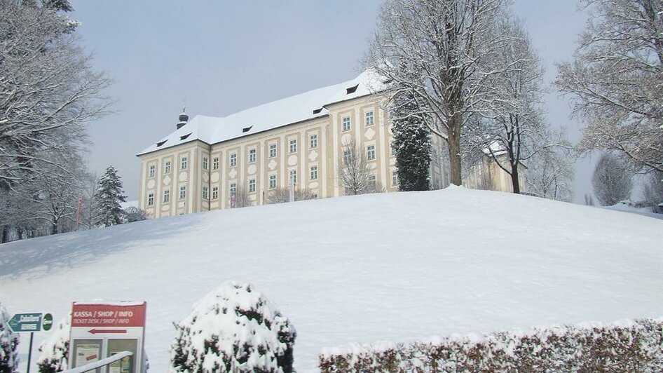 Schloss Piber im Winterkleid | © www.piber.com